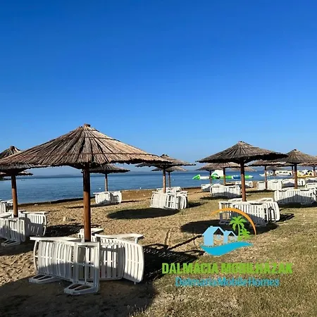 Lakokocsik A Tengerparton - Caravans At The Sandy * Privlaka