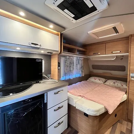 Kemping Lakokocsik A Tengerparton - Caravans At The Sandy Privlaka