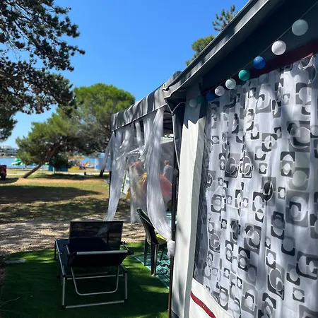 Lakokocsik A Tengerparton - Caravans At The Sandy * Privlaka